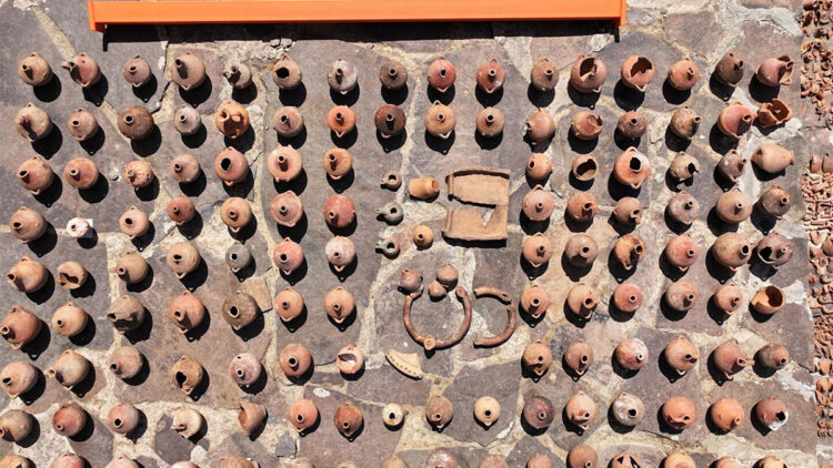 Demeter Tapınağı'nda 3 bin hydriskos gün yüzüne çıkarıldı