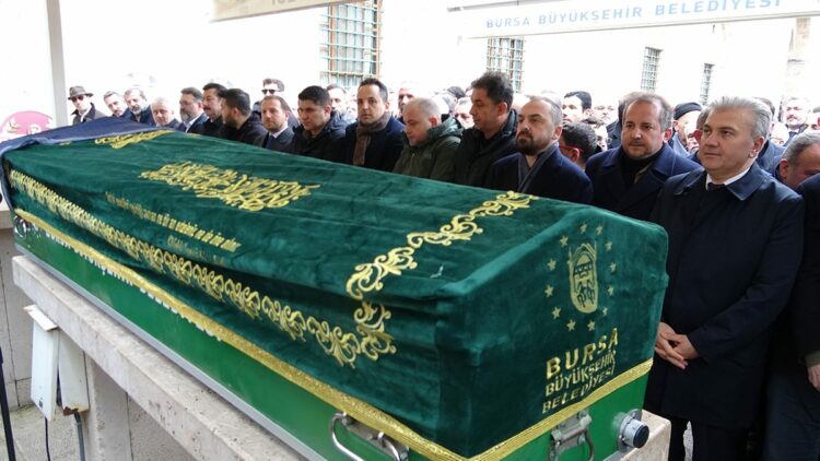 AK Parti Milletvekili Özen'in annesi toprağa verildi