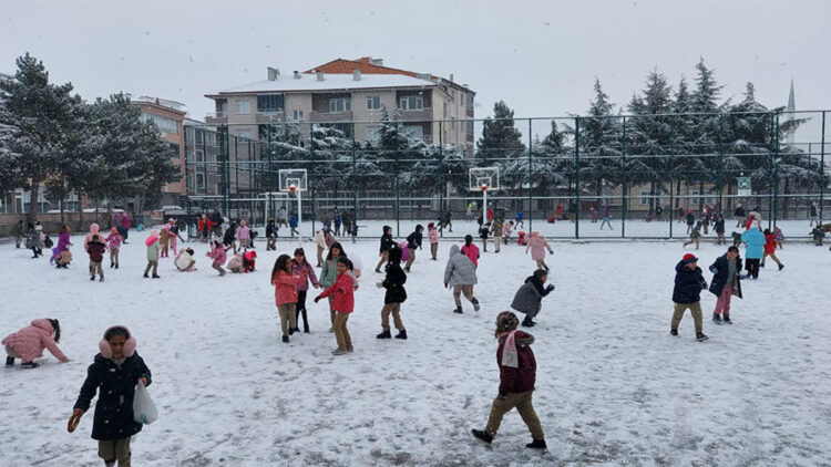 Beytüşşebap'ta eğitime kar engeli