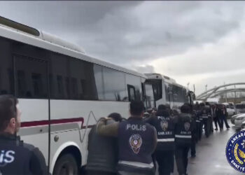 Ankara merkezli 11 ilde telefon dolandırıcılarına operasyon; 22 tutuklama