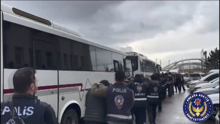 Ankara merkezli 11 ilde telefon dolandırıcılarına operasyon; 22 tutuklama