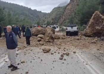 Isparta karayolunda heyelan