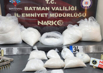 Polis ekiplerinin durdurduğu araçta 50 kilo 100 gram metamfetamin ele geçirildi