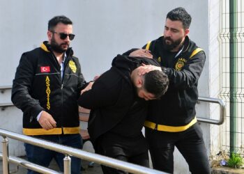 Adana’da bebek arabasına çarpan motosikletli ehliyetsiz çıktı