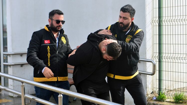 Adana’da bebek arabasına çarpan motosikletli ehliyetsiz çıktı