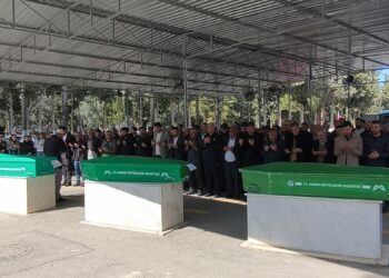 Alışverişten dönerken cipin çarptığı 3 kız, yan yana toprağa verildi