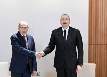 Aliyev ile Paşinyan Abu Dabi'de görüştü