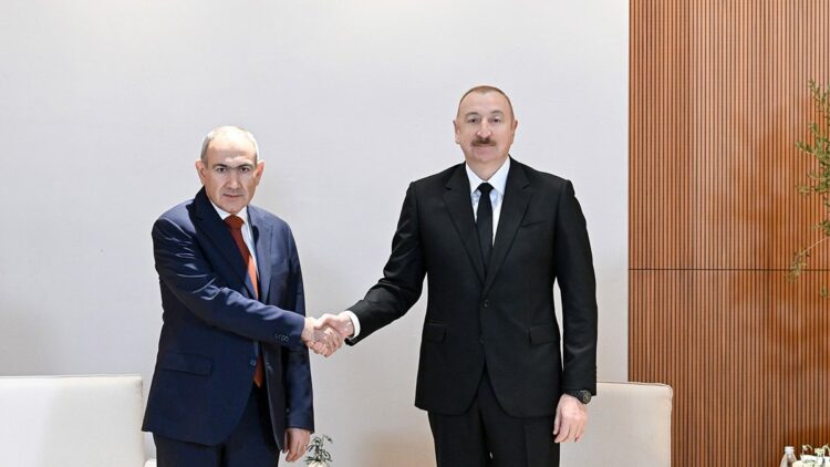 Aliyev ile Paşinyan Abu Dabi'de görüştü
