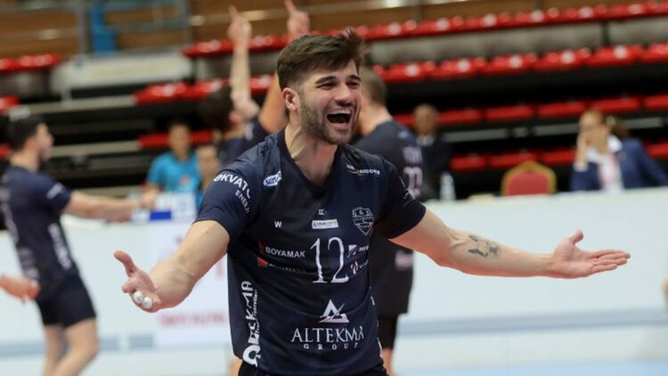 Altekma'da forma giyen orta oyuncu Emir Pınar, Galatasaray yolcusu