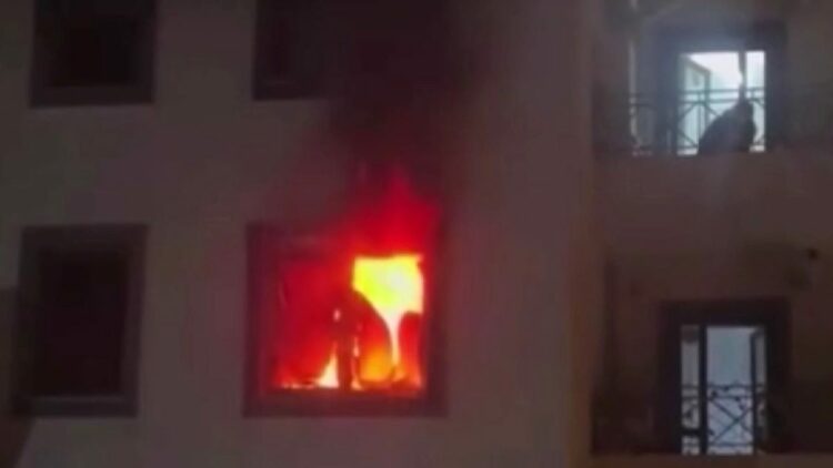 Annesi ile tartışıp evi yaktı, 10 kişi dumandan etkilendi