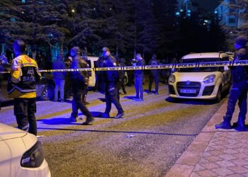 Annesi, kızı ve eşini öldürüp intihar etti