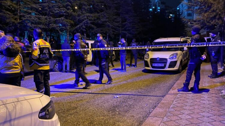 Annesi, kızı ve eşini öldürüp intihar etti