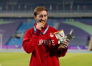 Annesinin izinden giden milli atlet Berke'nin hedefi olimpiyat madalyası