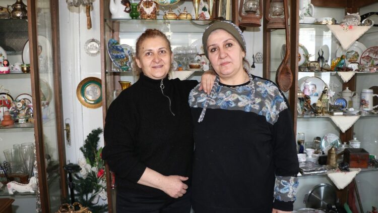 Antika merakı, iki kız kardeşin mesleği oldu