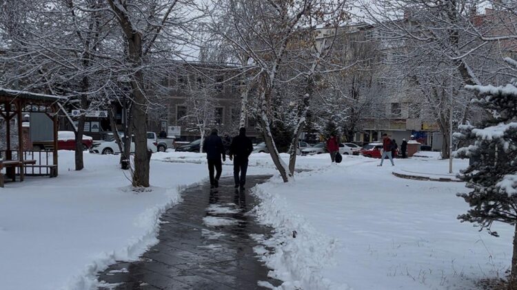 Ardahan kar yağışı ile beyaza büründü