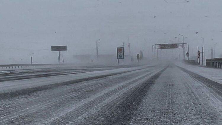Ardahan'da Ilgar Geçidi, kar ve tipiden kapandı