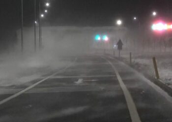 Ardahan'da etkili olan tipi Çıldır-Aktaş Sınır Kapısı yolunda ulaşımı aksattı