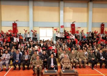 Askeri bando takımı, Hakkari'de konser verdi