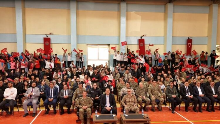 Askeri bando takımı, Hakkari'de konser verdi
