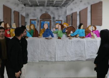 Atıklarla, ünlü sanat eserlerinin rölyef ve heykelini yaptılar