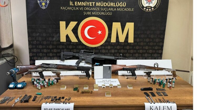 Atölyeye çevrilen evde kalem görünümlü silahlar ele geçirildi