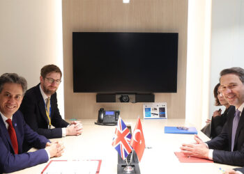 Bakan Bayraktar Fransa'da temaslarını sürdürüyor