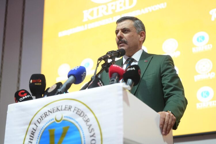 Bakan Çiftçi'den operasyonda yaralanan uzman çavuşa 'geçmiş olsun' telefonu