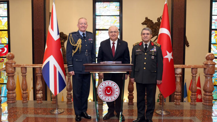 Bakan Güler, Birleşik Krallık Genelkurmay Başkanını kabul etti