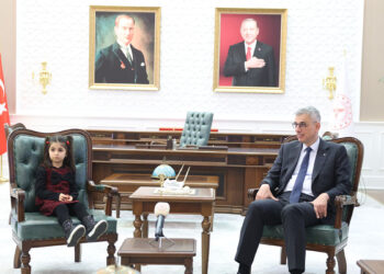 Bakan Memişoğlu, ‘sağlık elçisi’ Doğa ve dedesiyle bir araya geldi