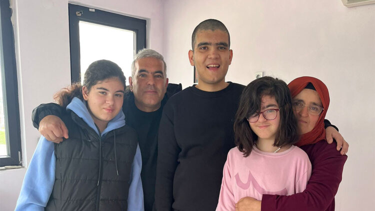 Bakanlığın devreye girdiği otizmli Muhammet, yeni merkezde ailesi ile buluştu