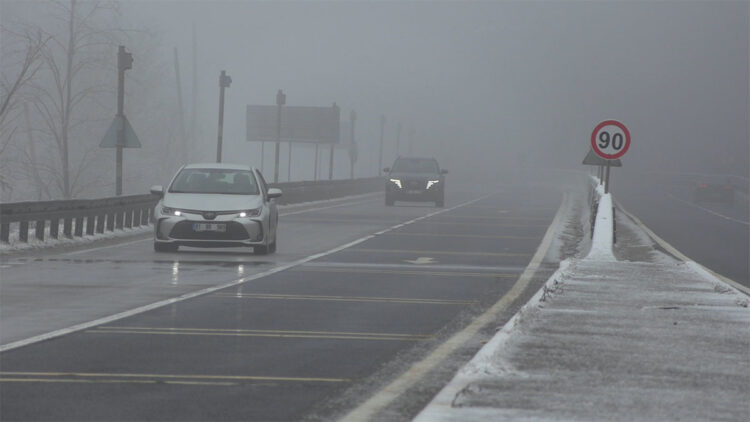 Bolu Dağı'nın D-100 kara yolu geçişinde sis