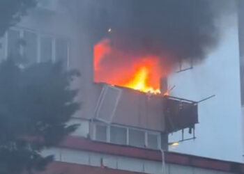 Bursa'da 4 katlı binanın 3'üncü katındaki daire yangında kül oldu