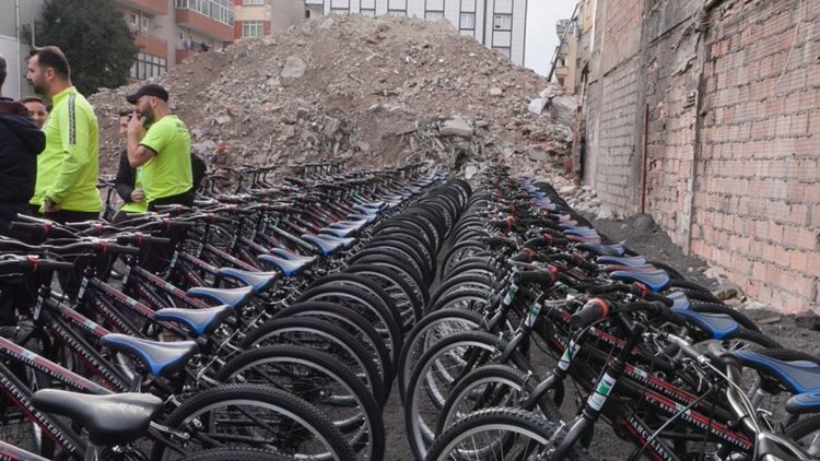Bahçelievler Belediyesi 100 çocuğa bisiklet hediye etti