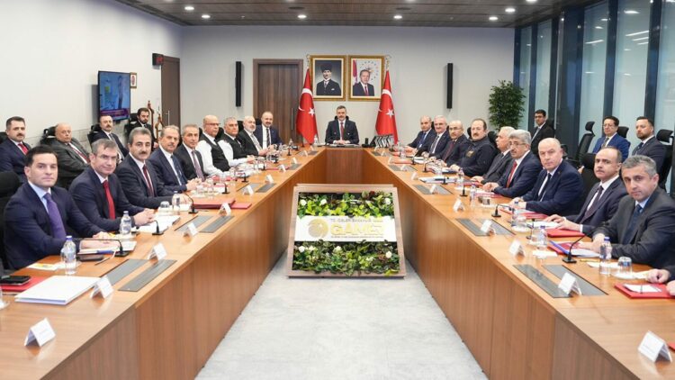 Bakan Çiftçi, birim amirleriyle bir araya geldi