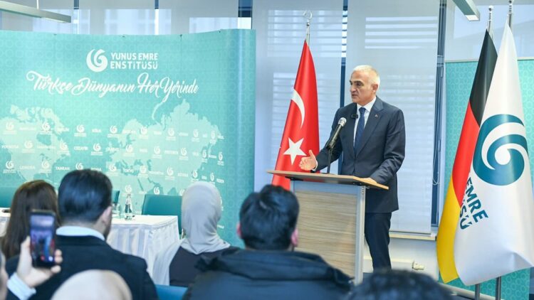 Bakan Ersoy, Berlin'de Yunus Emre Enstitüsü'nü ziyaret etti