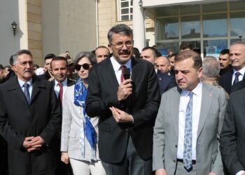 Bakan Yardımcılığına atanan Vali Ali Çelik, Hakkari'ye veda etti