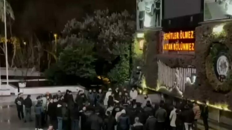 Bakırköy'de uyuşturucu satıcılarına operasyon; 19 gözaltı