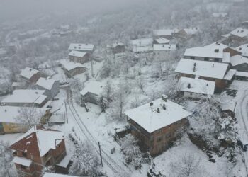 Bartın'ın yüksek kesimlerine kar yağdı