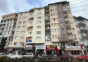 Baz istasyonunu tamir ederken 7’nci kattan düşüp öldü