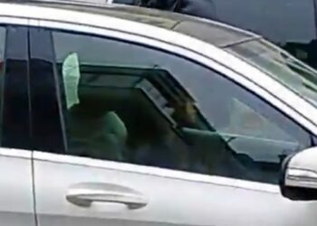 Bebek'te trafiği kapatıp aracında dans eden kadın hastaneye yatırıldı