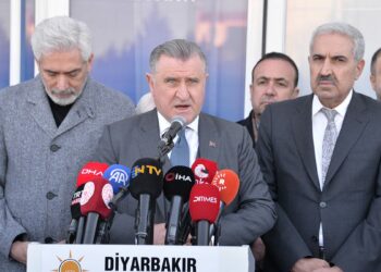 Birileri gibi deprem turisti değiliz