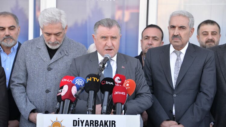 Birileri gibi deprem turisti değiliz