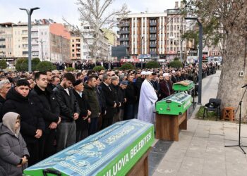 vBiyogaz tesisinde zehirlenen 3 işçi, son yolculuklarına uğurlandı