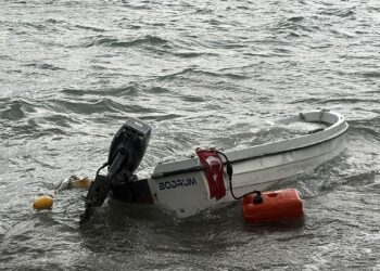 Bodrum’da fırtına; tekneler karaya oturdu, feribot seferi iptal edildi