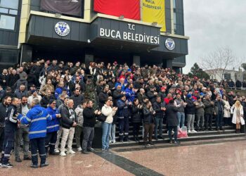 Buca Belediyesi'nde çalışan işçiler yeniden iş bıraktı