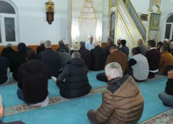 Burhaniye'de ezan 3 dakika erken okundu, çok sayıda kişi orucunu açtı