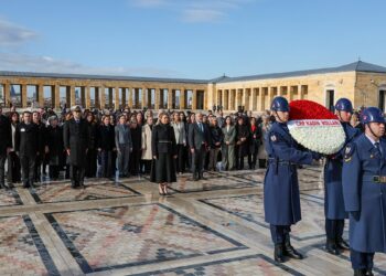 CHP Kadın Kolları, Anıtkabir'i ziyaret etti