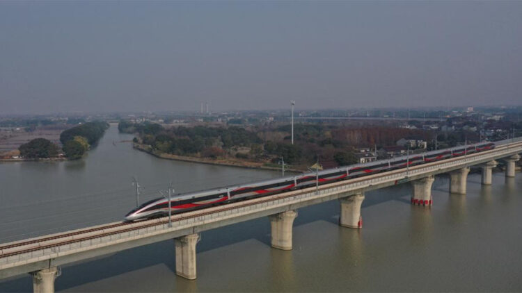 Çin'de inşaat halindeki demir yolu köprüsü çöktü