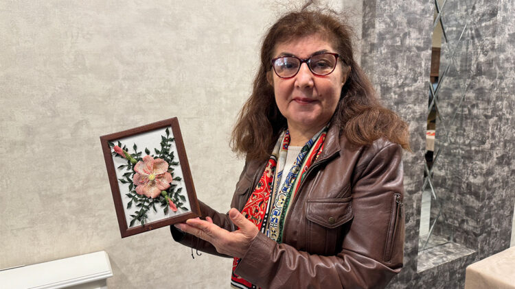 Çocukken başladığı el sanatları sayesinde emekli oldu