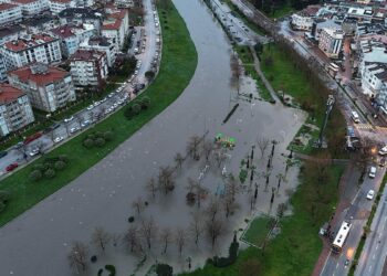 Çanakkale'de taşan Sarıçay dron ile görüntülendi